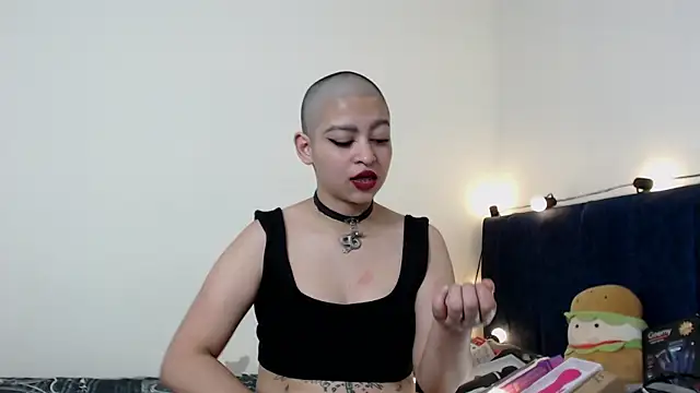 Snapshot of Bitsy_Messy chatting on 12/20/24, 04:42 Bitsy Messy online show from 12/20/24, 04:42