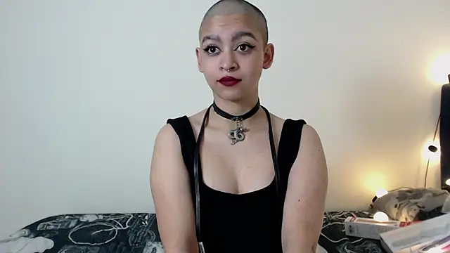 Snapshot of Bitsy_Messy chatting on 12/20/24, 07:44 Bitsy Messy online show from 12/20/24, 07:44