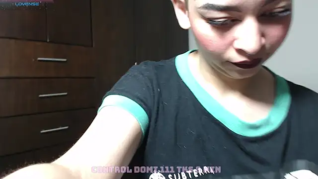 Snapshot of Bitsy_Messy chatting on 12/28/24, 12:24 Bitsy Messy online show from 12/28/24, 12:24