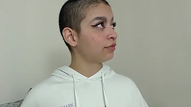 Snapshot of Bitsy_Messy chatting on 01/04/25, 01:21 Bitsy Messy online show from 01/04/25, 01:21