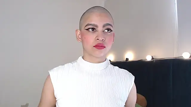 Snapshot of Bitsy_Messy chatting on 01/14/25, 05:34 Bitsy Messy online show from 01/14/25, 05:34