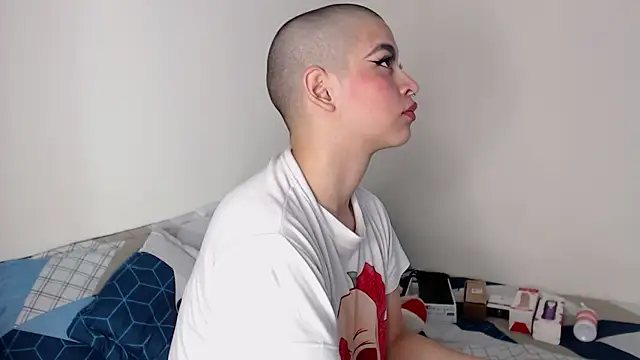 Snapshot of Bitsy_Messy chatting on 02/05/25, 08:32 Bitsy Messy online show from 02/05/25, 08:32