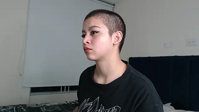 Snapshot of Bitsy_Messy chatting on 03/04/25, 03:55 Bitsy Messy online show from 03/04/25, 03:55