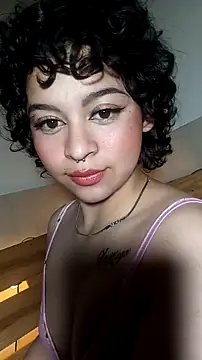 Snapshot of Bitsy_Messy chatting on 12/15/25, 05:23 Bitsy Messy online show from 12/15/25, 05:23