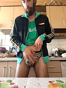 Snapshot of vulpe8400 chatting on 03/08/25, 08:22 vulpe8400 online show from 03/08/25, 08:22