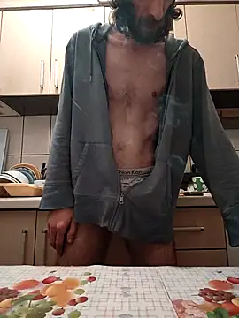 Snapshot of vulpe8400 chatting on 10/07/25, 05:37 vulpe8400 online show from 10/07/25, 05:37