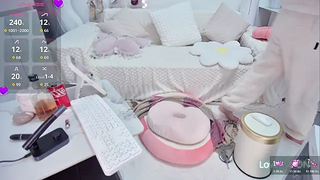 Feifei-cn online show from 11/23/25, 01:38