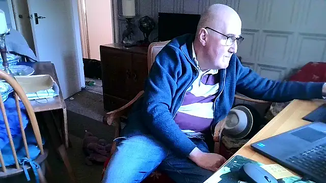 Adamdaddybear online show from 02/02/25, 01:41