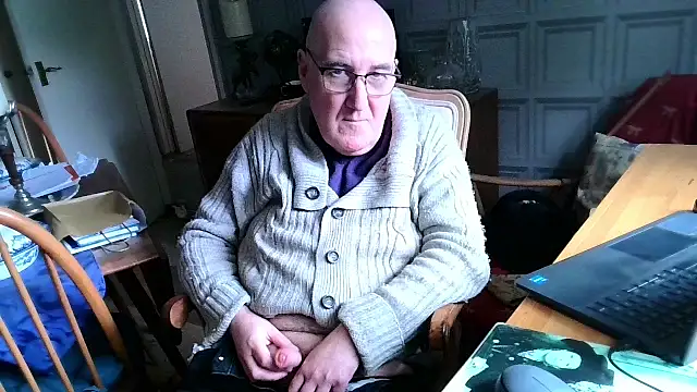 Adamdaddybear online show from 02/17/25, 01:21