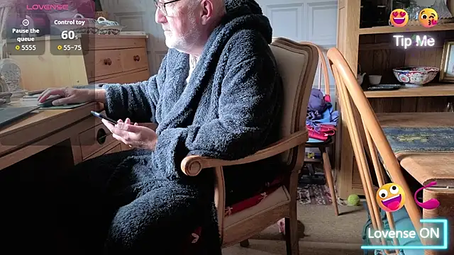 Adamdaddybear online show from 09/24/25, 07:23