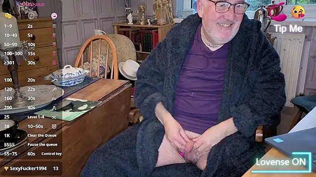 Adamdaddybear online show from 11/10/25, 07:29