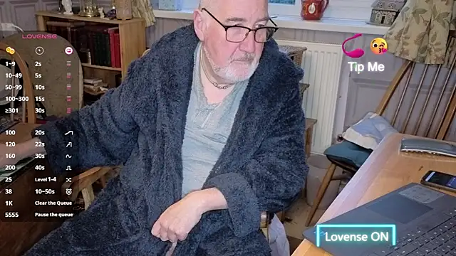 Adamdaddybear online show from 11/19/25, 07:30