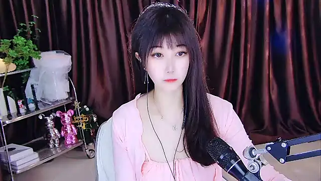 Snapshot of xiaoya666--baby chatting on 02/20/25, 02:24 xiaoya666--baby online show from 02/20/25, 02:24