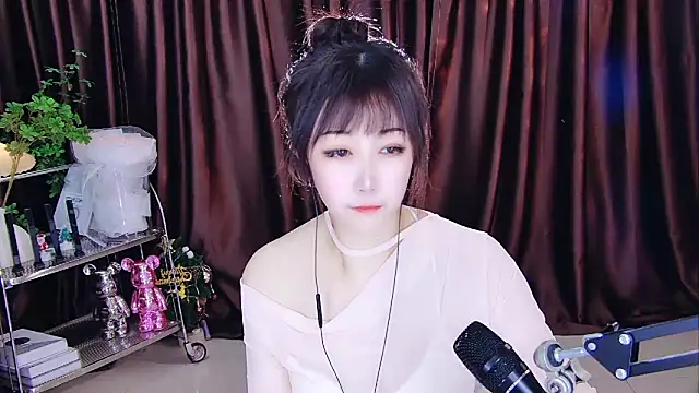 Snapshot of xiaoya666--baby chatting on 02/22/25, 02:19 xiaoya666--baby online show from 02/22/25, 02:19