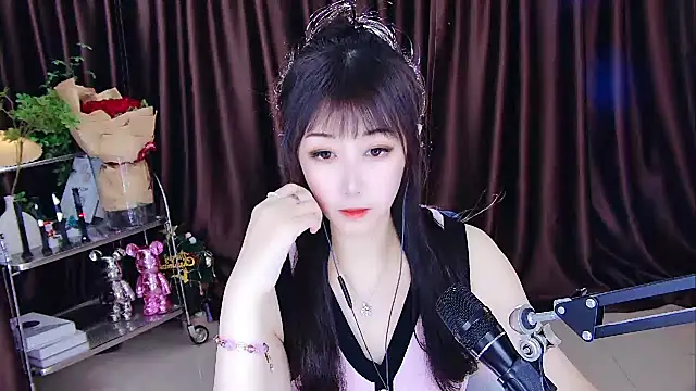 Snapshot of xiaoya666--baby chatting on 02/25/25, 02:33 xiaoya666--baby online show from 02/25/25, 02:33