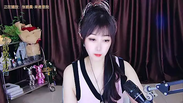 Snapshot of xiaoya666--baby chatting on 02/26/25, 02:04 xiaoya666--baby online show from 02/26/25, 02:04