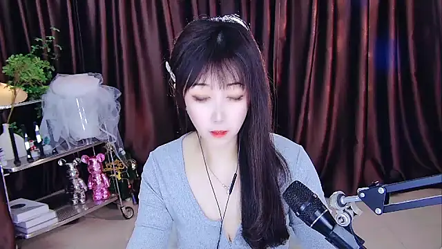 Snapshot of xiaoya666--baby chatting on 03/02/25, 02:00 xiaoya666--baby online show from 03/02/25, 02:00