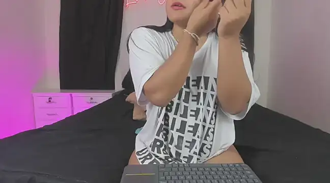 lindacastro02 online show from 03/05/25, 12:16