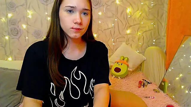 Snapshot of fluffy_kitty_ chatting on 10/30/25, 09:04 fluffy kitty online show from 10/30/25, 09:04