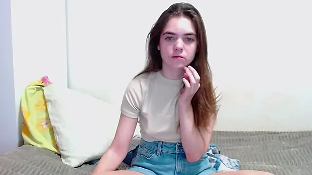 Snapshot of SallyMkn chatting on 12/17/24, 10:34 SallyMkn online show from 12/17/24, 10:34