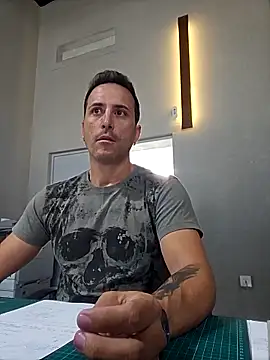 Snapshot of Lucas___81 chatting on 10/25/25, 08:00 Lucas 81 online show from 10/25/25, 08:00