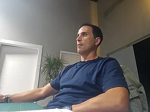 Snapshot of Lucas___81 chatting on 10/29/25, 07:48 Lucas 81 online show from 10/29/25, 07:48