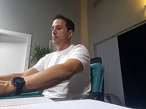 Snapshot of Lucas___81 chatting on 11/03/25, 07:59 Lucas 81 online show from 11/03/25, 07:59