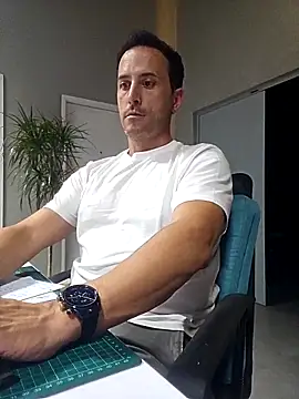 Snapshot of Lucas___81 chatting on 11/04/25, 07:13 Lucas 81 online show from 11/04/25, 07:13