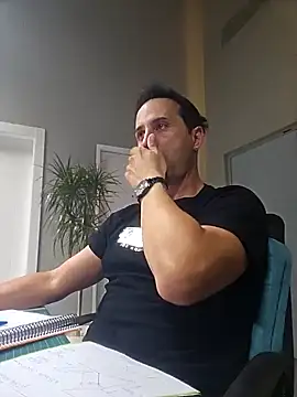 Snapshot of Lucas___81 chatting on 11/10/25, 07:24 Lucas 81 online show from 11/10/25, 07:24