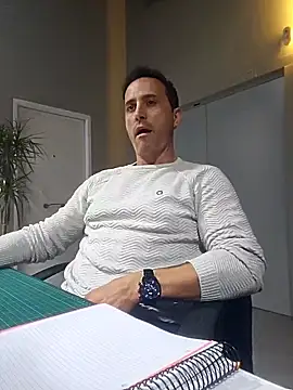 Snapshot of Lucas___81 chatting on 11/25/25, 07:25 Lucas 81 online show from 11/25/25, 07:25