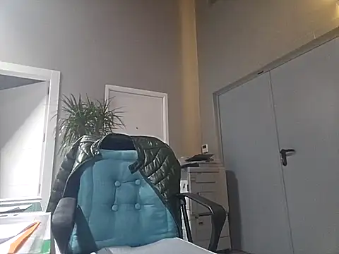 Snapshot of Lucas___81 chatting on 11/27/25, 07:49 Lucas 81 online show from 11/27/25, 07:49