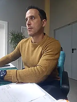 Snapshot of Lucas___81 chatting on 12/04/25, 06:38 Lucas 81 online show from 12/04/25, 06:38