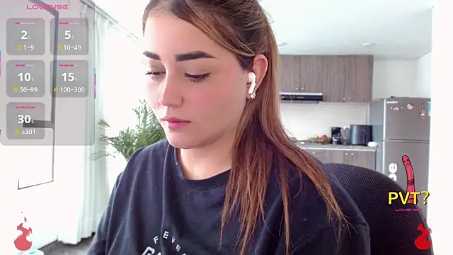 Lucia star   online show from 11/21/25, 05:22