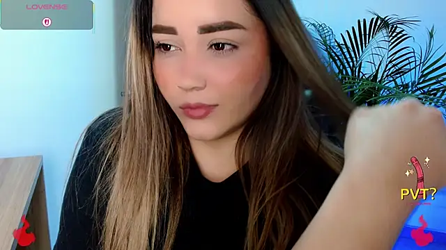 Snapshot of Lucia_star__ chatting on 06/11/26, 02:26 Lucia star online show from 06/11/26, 02:26
