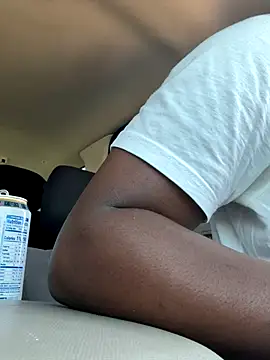 Snapshot of Festivitiesking1 chatting on 10/04/25, 07:01 Festivitiesking1 online show from 10/04/25, 07:01