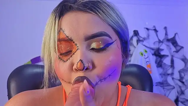 Snapshot of Agatha_humidity chatting on 10/18/25, 05:10 Agatha humidity online show from 10/18/25, 05:10