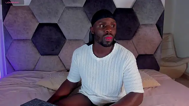 Latrellx7 online show from 04/19/26, 03:39