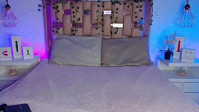 GigiVolkova online show from 03/10/25, 12:18