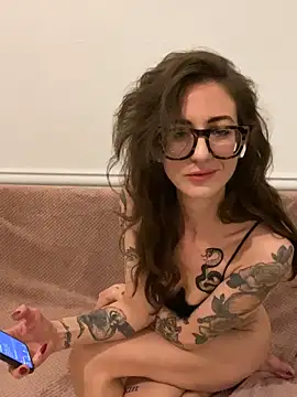 Snapshot of Thunder-Cunt chatting on 10/26/25, 06:47 Thunder-Cunt online show from 10/26/25, 06:47