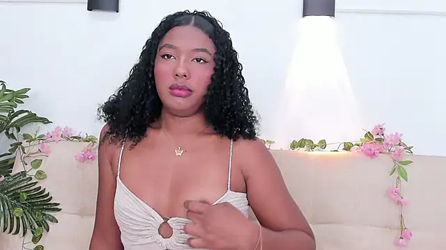 Snapshot of emma_curlsss chatting on 12/11/24, 01:39 emma curlsss online show from 12/11/24, 01:39