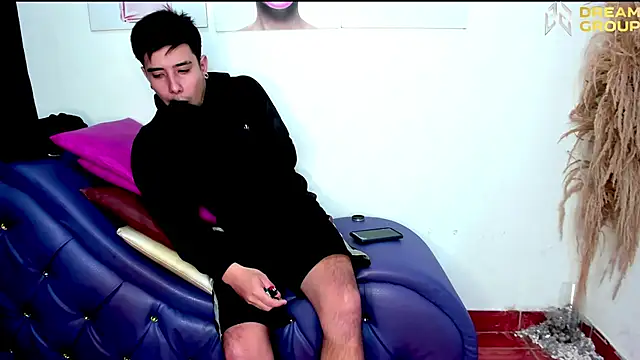 Snapshot of Yourslust_ chatting on 09/23/25, 01:03 Yourslust online show from 09/23/25, 01:03