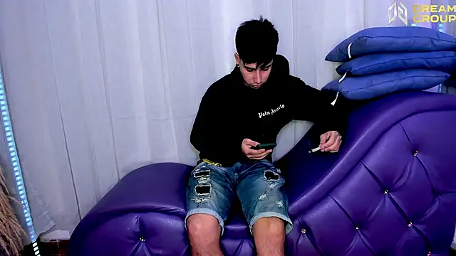 Snapshot of Yourslust_ chatting on 10/31/25, 10:00 Yourslust online show from 10/31/25, 10:00