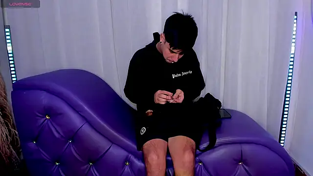 Snapshot of Yourslust_ chatting on 11/08/25, 01:33 Yourslust online show from 11/08/25, 01:33