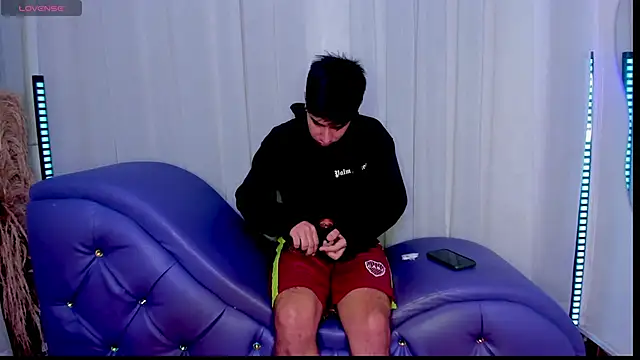 Snapshot of Yourslust_ chatting on 11/22/25, 01:21 Yourslust online show from 11/22/25, 01:21