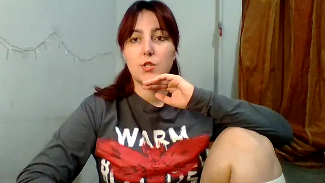 Snapshot of MiaStika chatting on 10/04/25, 04:49 MiaStika online show from 10/04/25, 04:49