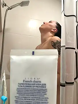 Snapshot of MiaStika chatting on 12/19/25, 08:16 MiaStika online show from 12/19/25, 08:16