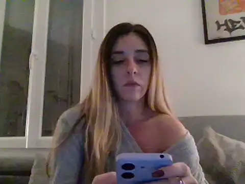 Snapshot of MissBella131 chatting on 12/09/24, 08:23 MissBella131 online show from 12/09/24, 08:23