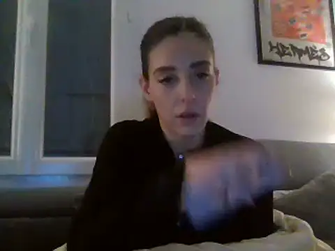 Snapshot of MissBella131 chatting on 12/10/24, 04:38 MissBella131 online show from 12/10/24, 04:38