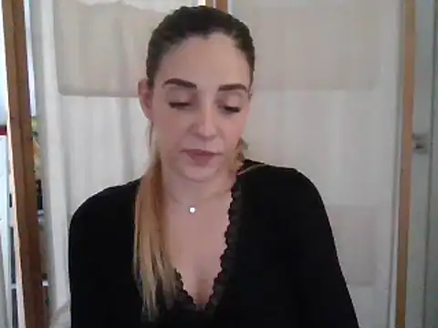 Snapshot of MissBella131 chatting on 12/20/24, 02:27 MissBella131 online show from 12/20/24, 02:27