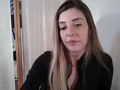 Snapshot of MissBella131 chatting on 12/27/24, 02:43 MissBella131 online show from 12/27/24, 02:43